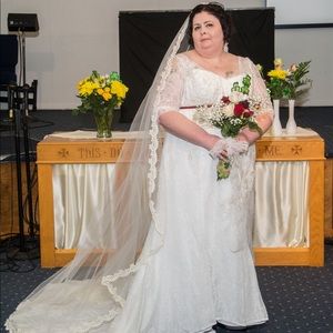 I am selling a wedding dress size 24